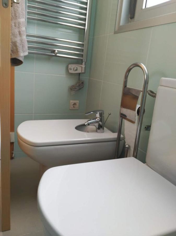 Apartment Stylish Flat, 2 Bathrooms And Swimming Pool, Next To The Beach!