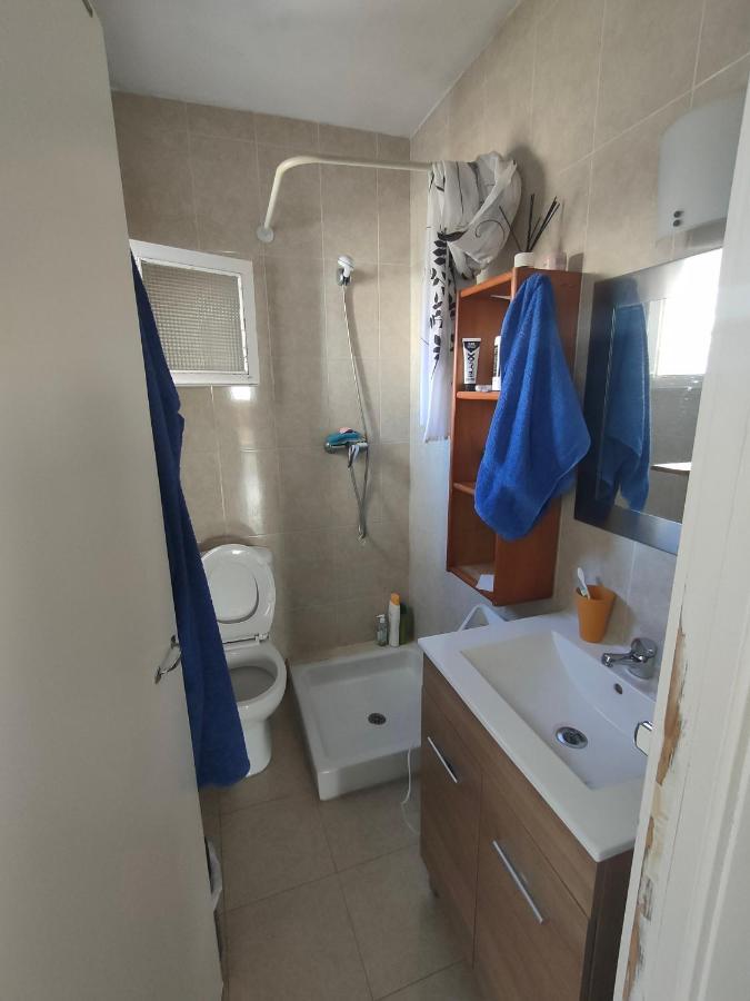 Camera Privata Singola In Appartamento, Bagno In Comune, Aria Condizionata Caldo Freddo, Wifi, Tv Guest house