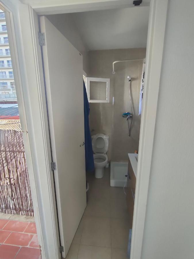 Camera Privata Singola In Appartamento, Bagno In Comune, Aria Condizionata Caldo Freddo, Wifi, Tv *