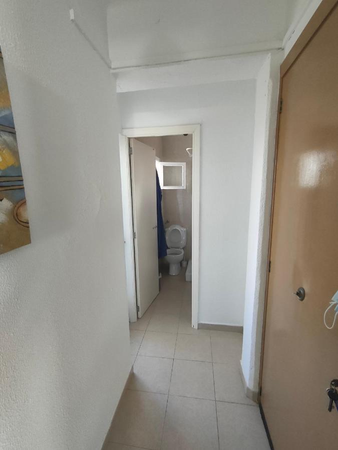 Camera Privata Singola In Appartamento, Bagno In Comune, Aria Condizionata Caldo Freddo, Wifi, Tv *
