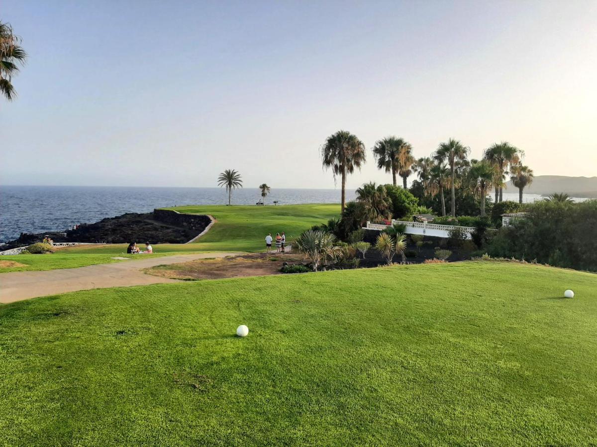 Bright And Calm With Pools, Golf Court Apartment *