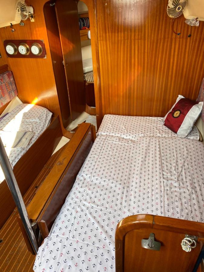 Welcome Aboard Yacht Cruiser! Hotel en barco Mataró