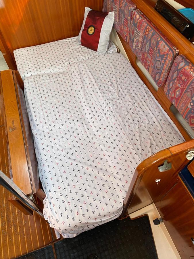 Welcome Aboard Yacht Cruiser! Hotel en barco Mataró