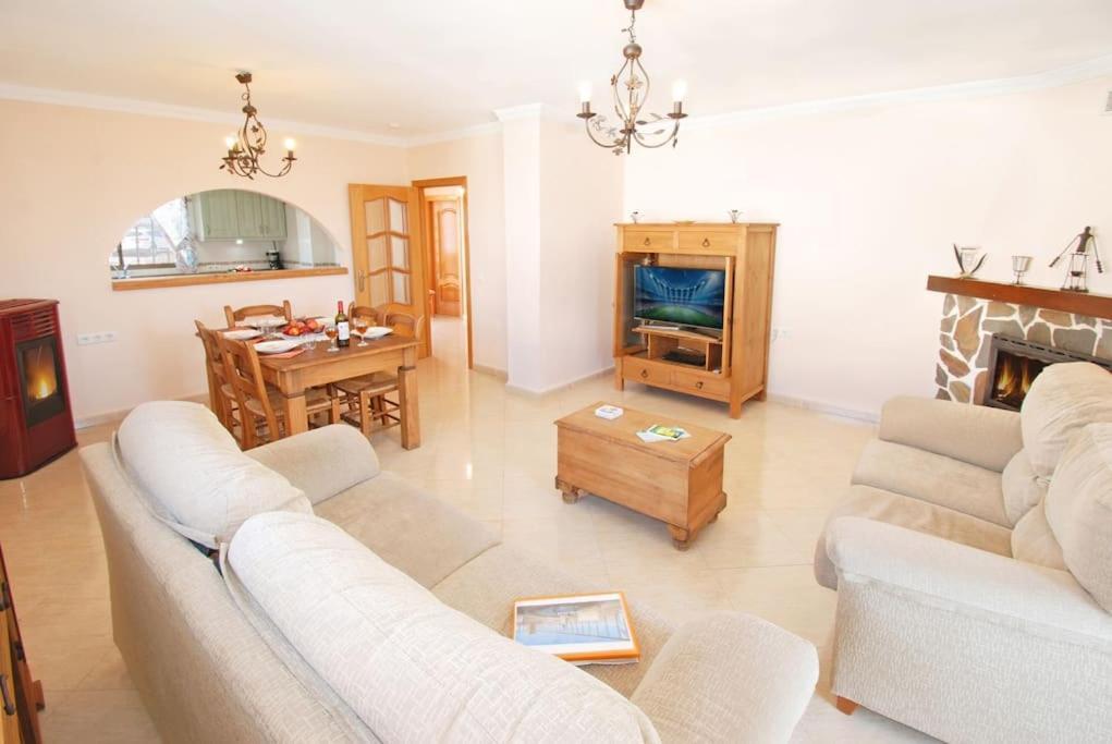 Casa Jose -beautiful Village House- Jacuzzi Included-views-bbq-aircon-wifi Сasa de vacaciones Comares