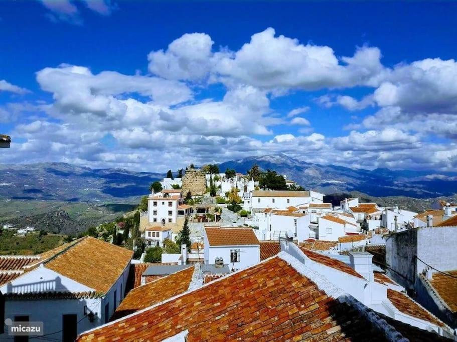 Сasa de vacaciones Casa Jose -beautiful Village House- Jacuzzi Included-views-bbq-aircon-wifi