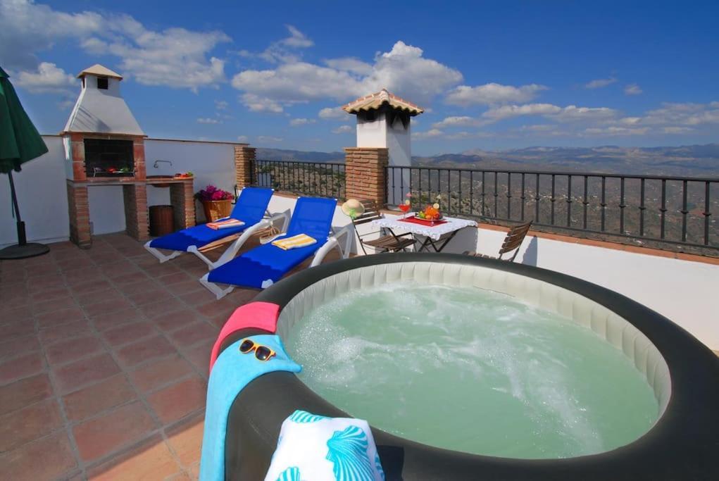 Casa Jose -beautiful Village House- Jacuzzi Included-views-bbq-aircon-wifi Comares