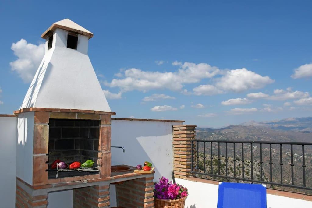 Casa Jose -beautiful Village House- Jacuzzi Included-views-bbq-aircon-wifi Сasa de vacaciones