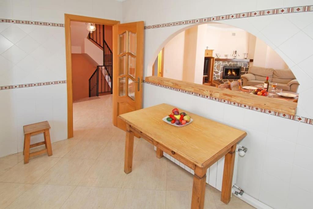Casa Jose -beautiful Village House- Jacuzzi Included-views-bbq-aircon-wifi