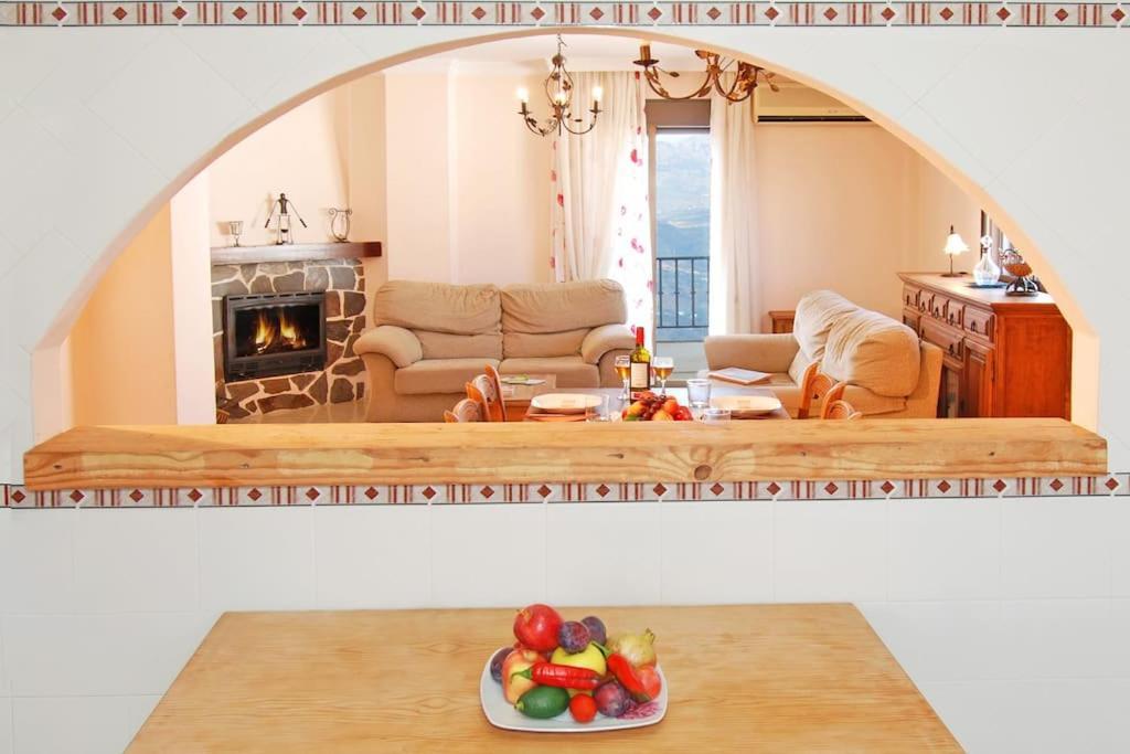 Сasa de vacaciones Casa Jose -beautiful Village House- Jacuzzi Included-views-bbq-aircon-wifi Comares