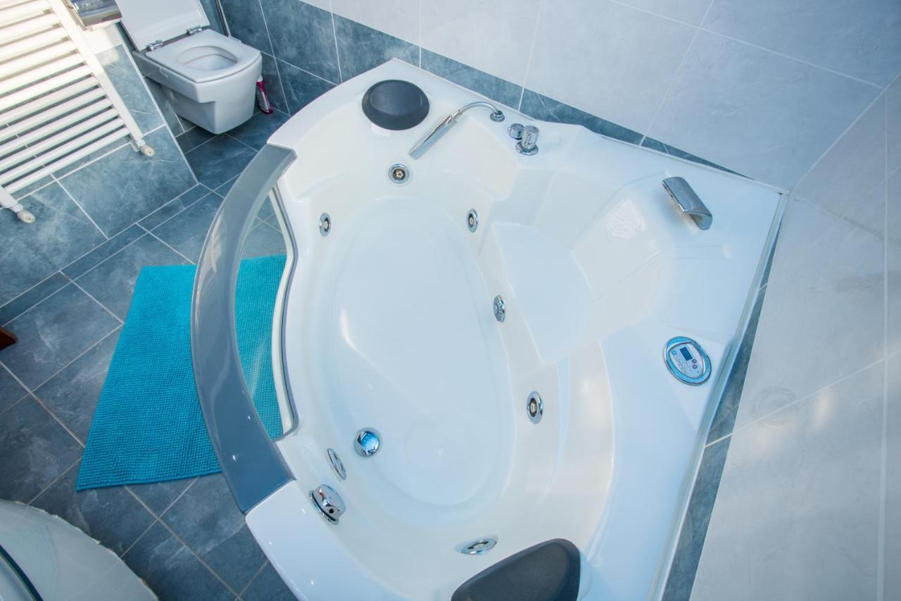 Villa Bonita Casa En Porto Colom Con Piscina, Ac, Wifi Y Netflix *