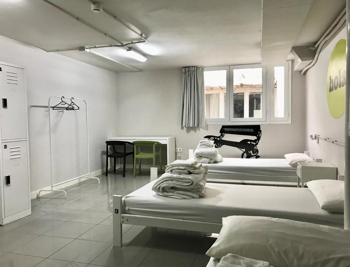 Hola Eixample Hostel