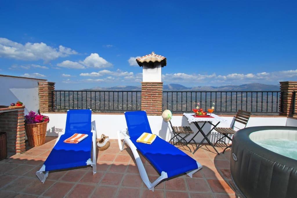 Casa Jose -beautiful Village House- Jacuzzi Included-views-bbq-aircon-wifi Сasa de vacaciones