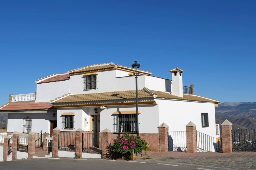 Holiday home Casa Jose -beautiful Village House- Jacuzzi Included-views-bbq-aircon-wifi