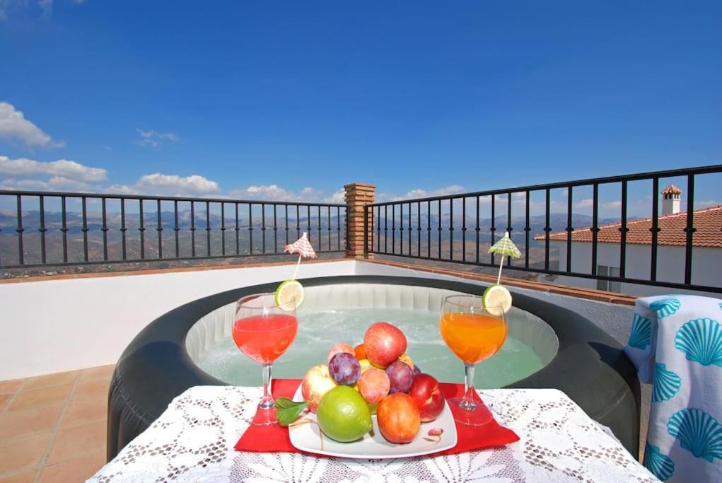Сasa de vacaciones Casa Jose -beautiful Village House- Jacuzzi Included-views-bbq-aircon-wifi