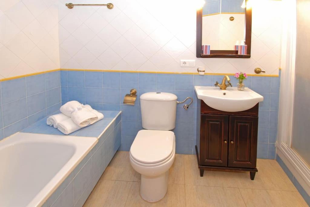 Casa Jose -beautiful Village House- Jacuzzi Included-views-bbq-aircon-wifi * Comares