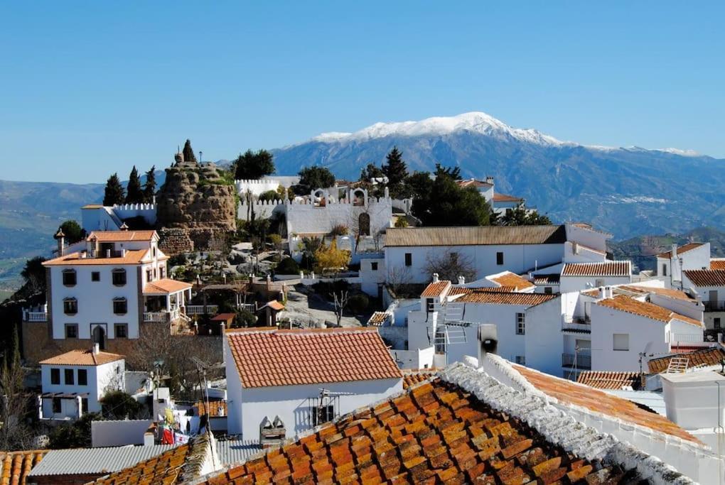 Сasa de vacaciones Casa Jose -beautiful Village House- Jacuzzi Included-views-bbq-aircon-wifi *