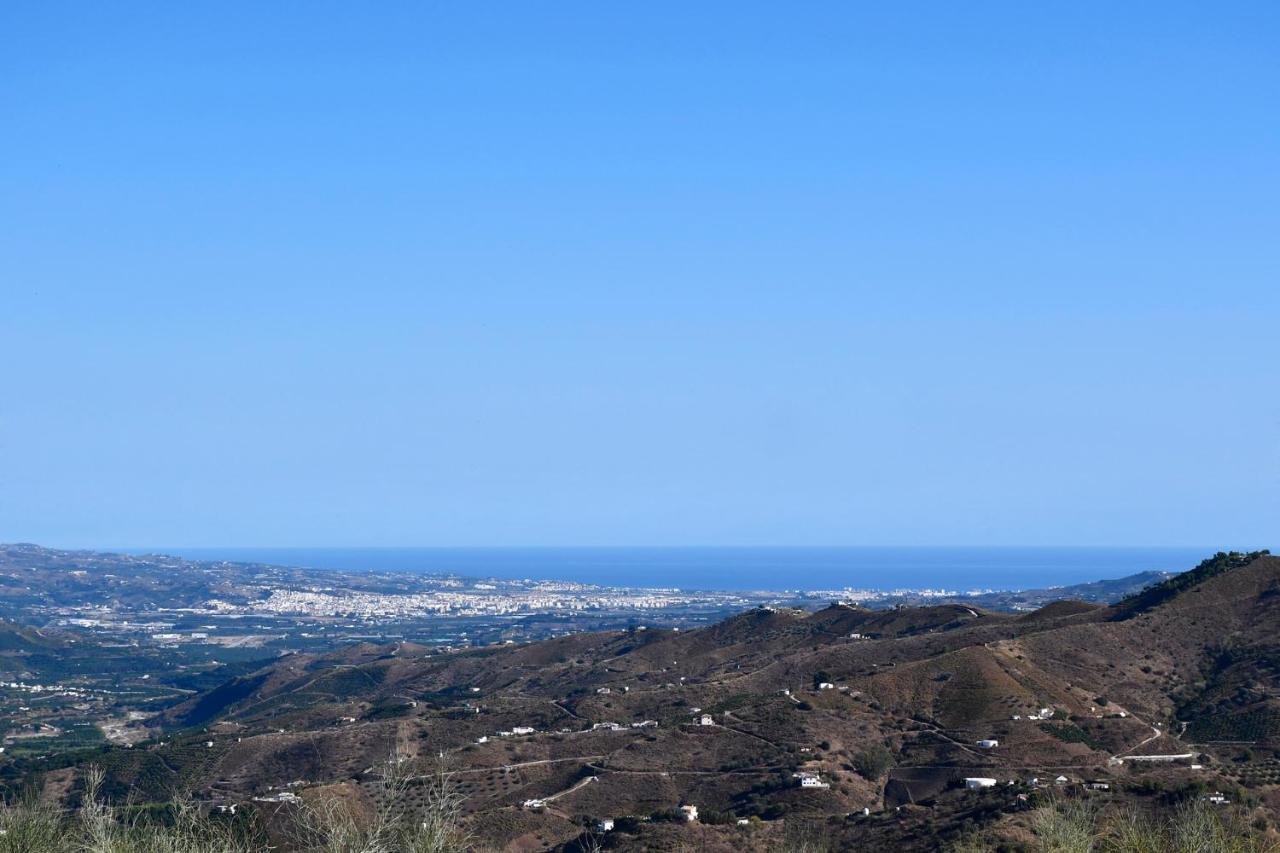 Casa Jose -beautiful Village House- Jacuzzi Included-views-bbq-aircon-wifi Сasa de vacaciones