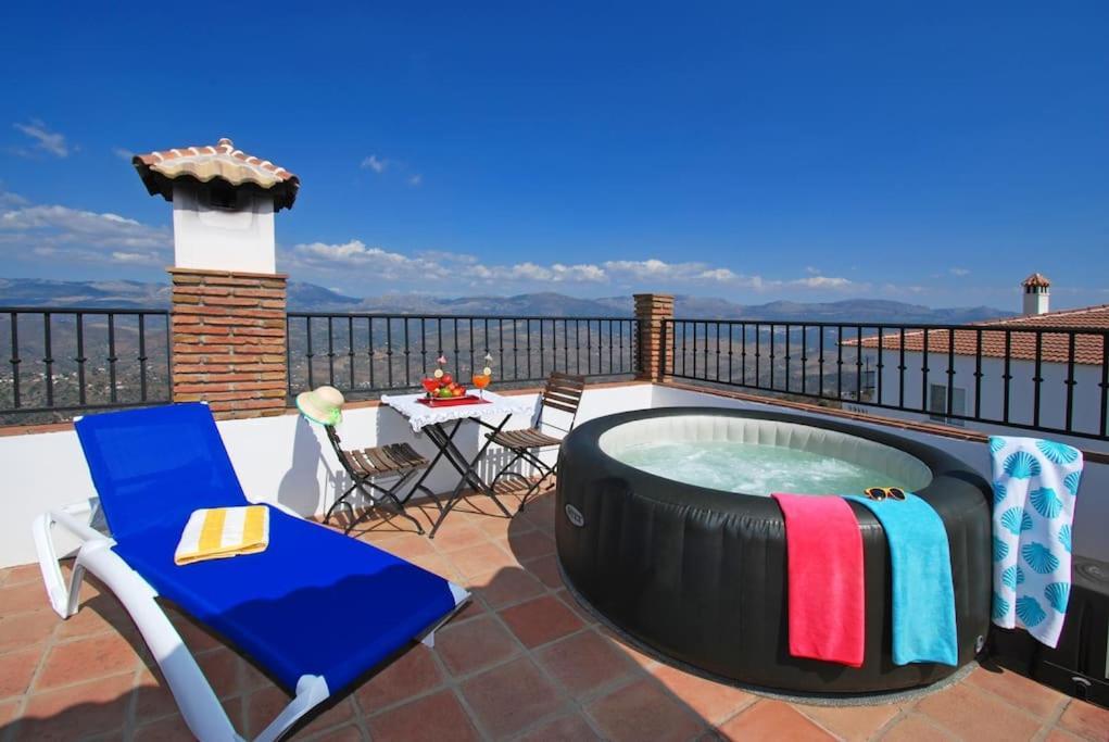 Casa Jose -beautiful Village House- Jacuzzi Included-views-bbq-aircon-wifi Сasa de vacaciones Comares