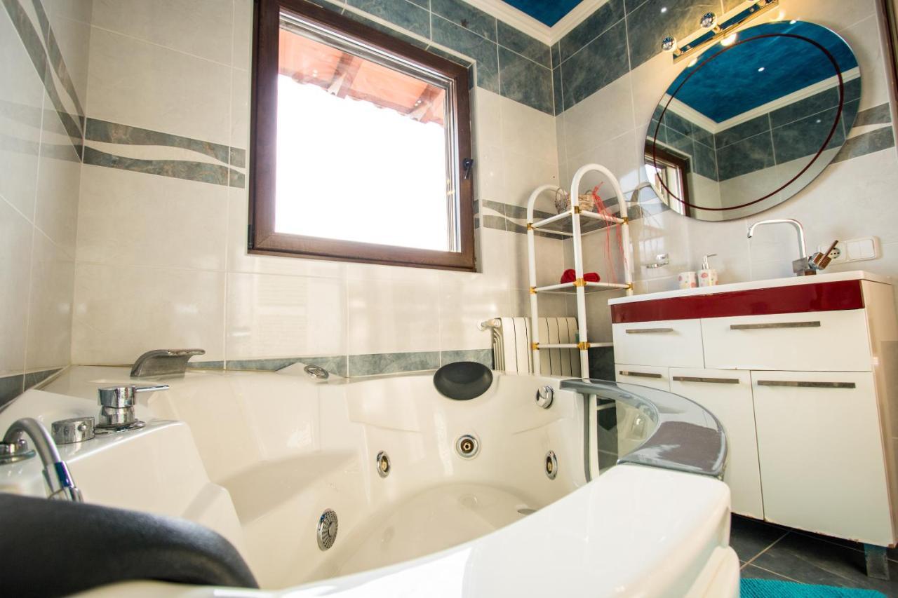 Villa Bonita Casa En Porto Colom Con Piscina, Ac, Wifi Y Netflix *