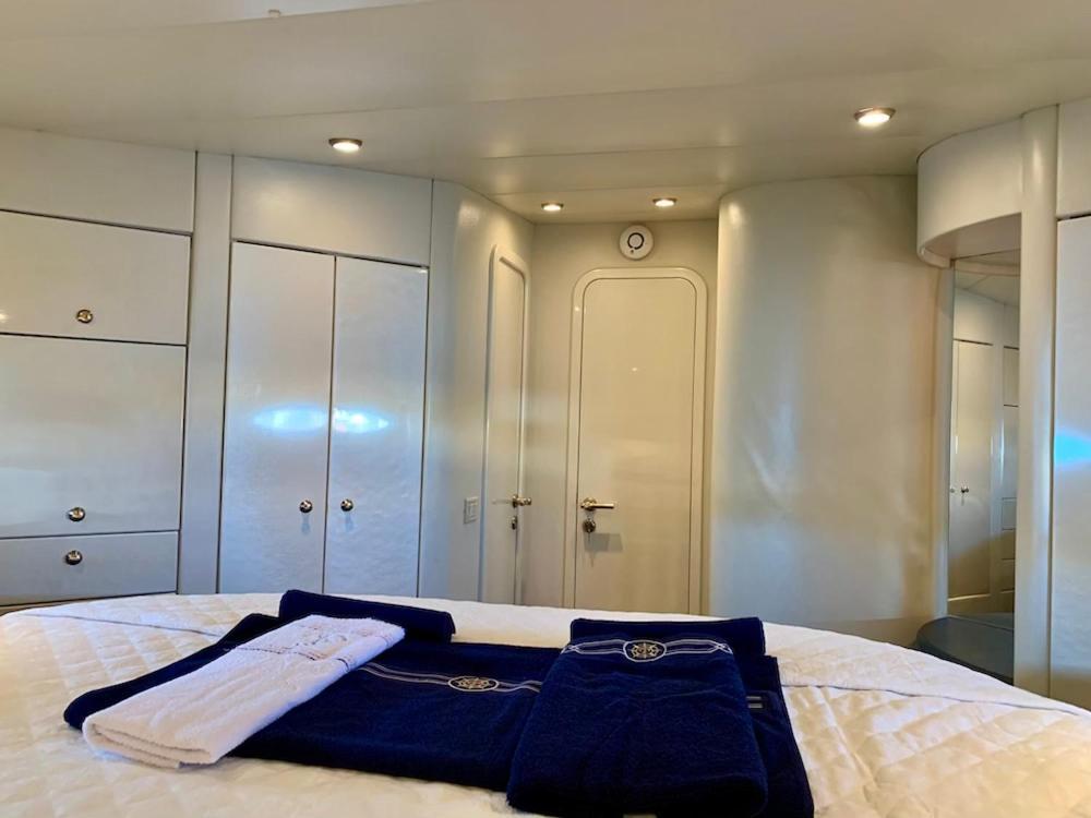 Botel Yacht 18m Sunseeker In Mallorca Mit Fruehstueck & Bordcrew