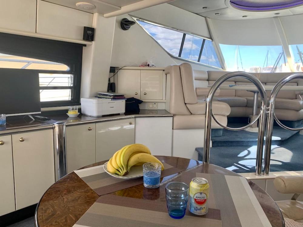Botel Yacht 18m Sunseeker In Mallorca Mit Fruehstueck & Bordcrew El Arenal (Mallorca)