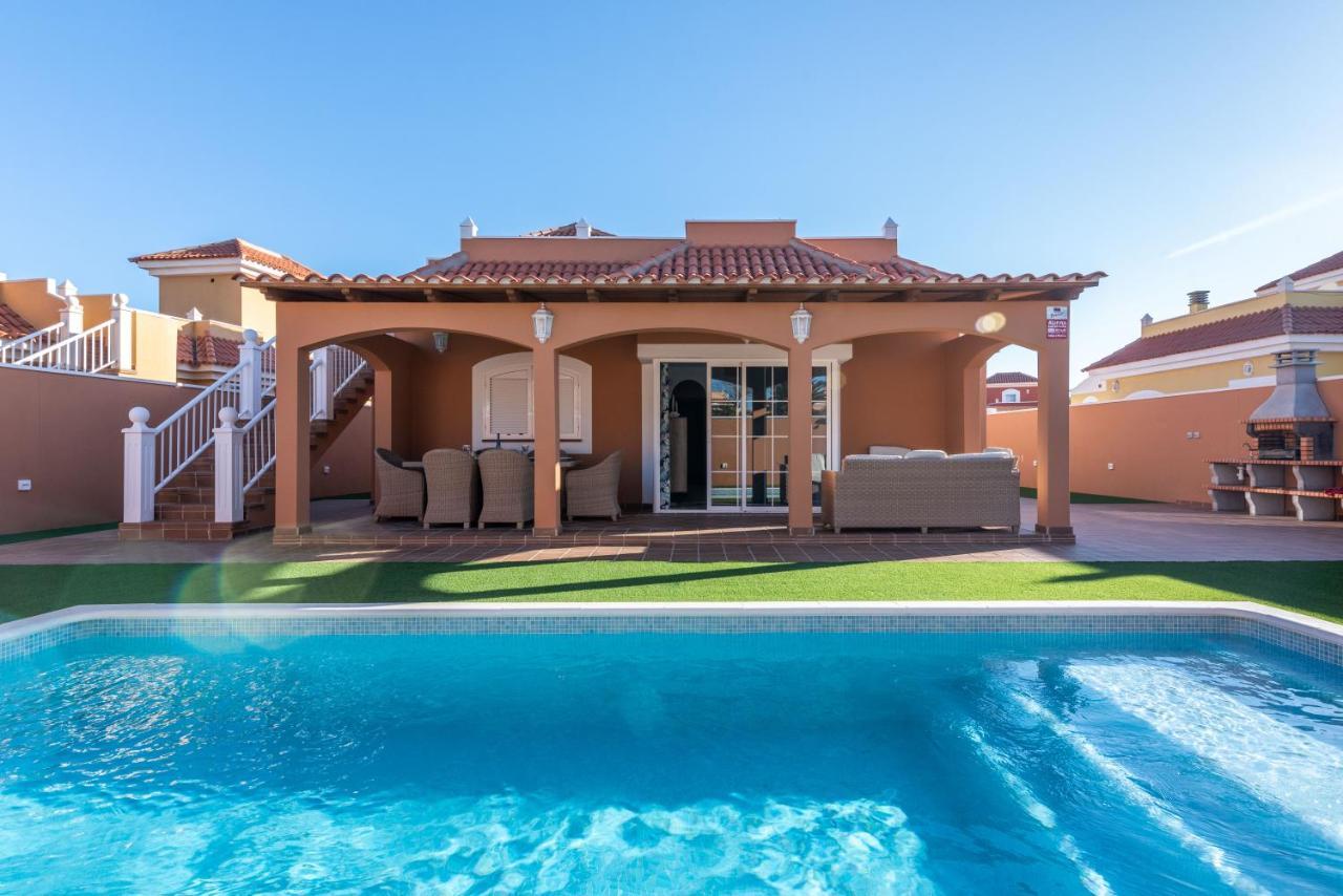 Cayetana Villa *