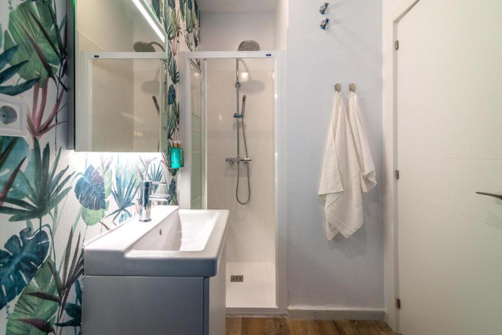 Modern And Luxury 2 Bedroom On Island In The Marina Harbour Apartment