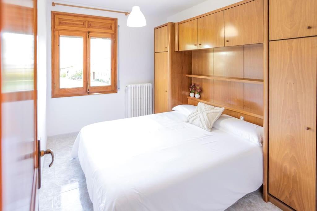 Matret, Casa Amb Jardí En Un Entorn Rural