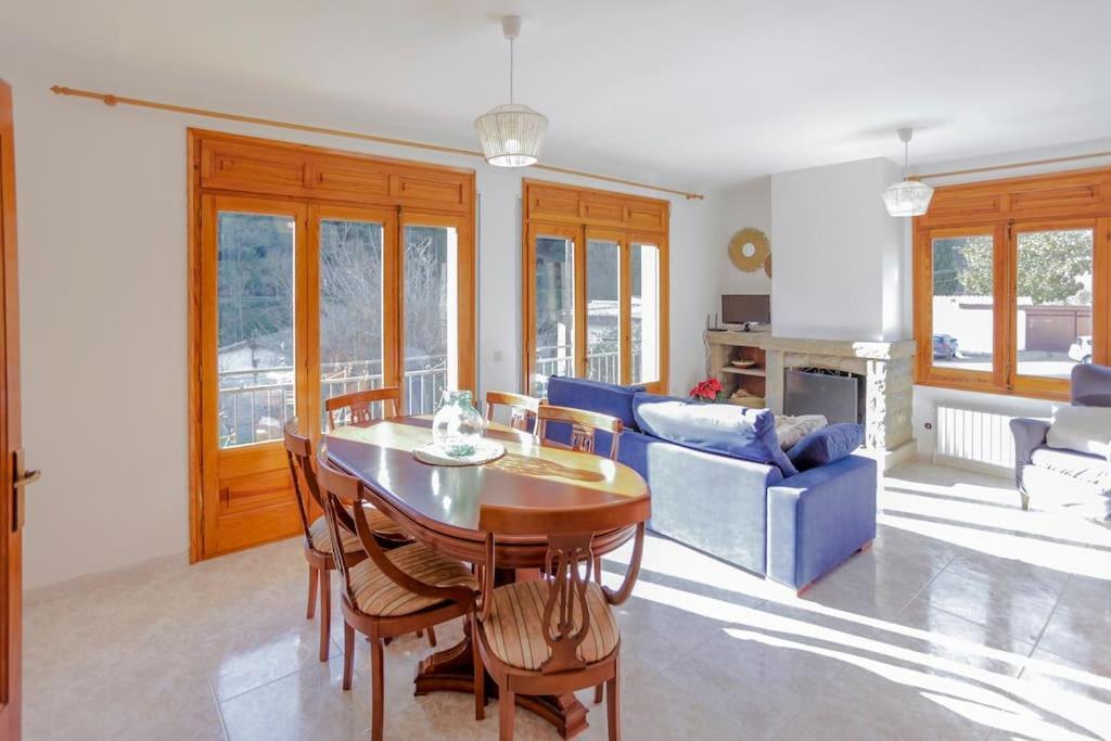 Matret, Casa Amb Jardí En Un Entorn Rural