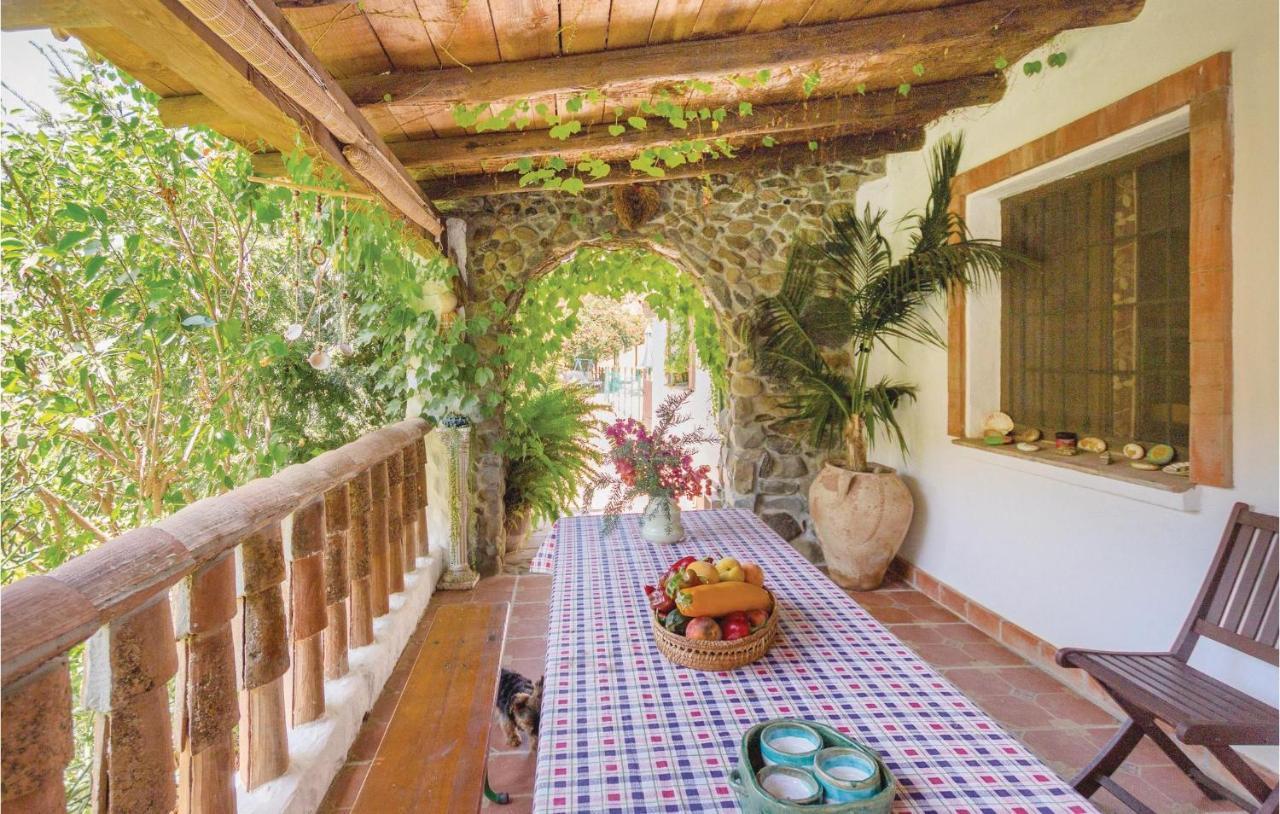 Beautiful Home In Totaln With 6 Bedrooms And Outdoor Swimming Pool