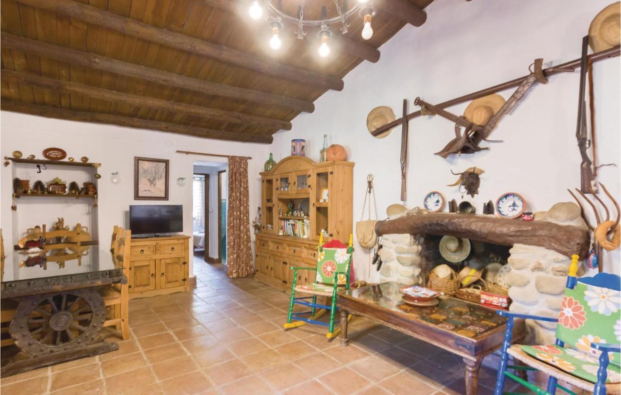 Beautiful Home In Totaln With 6 Bedrooms And Outdoor Swimming Pool
