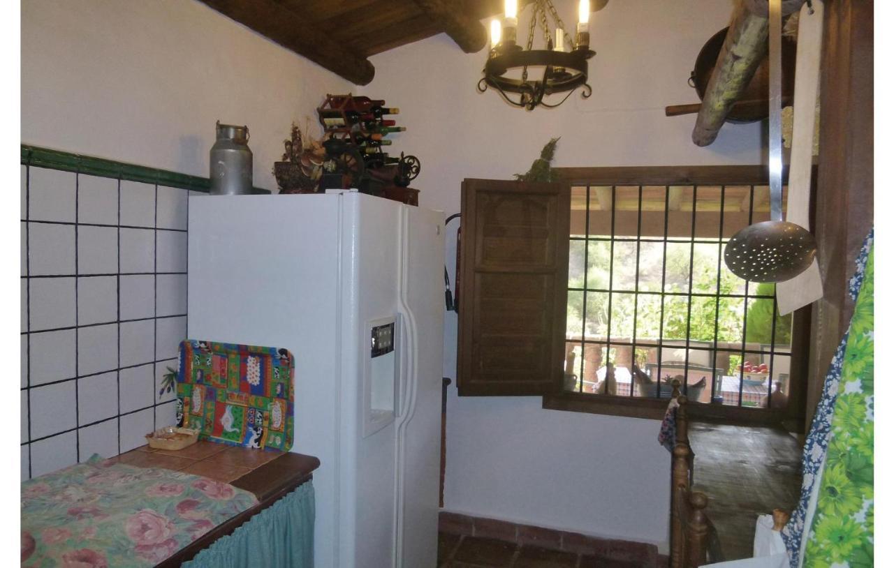 Beautiful Home In Totaln With 6 Bedrooms And Outdoor Swimming Pool Holiday home