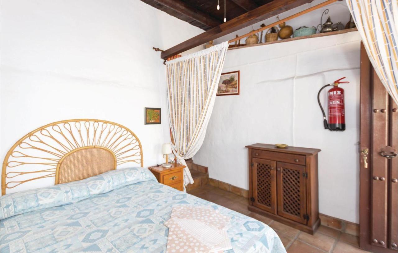 Beautiful Home In Totaln With 6 Bedrooms And Outdoor Swimming Pool