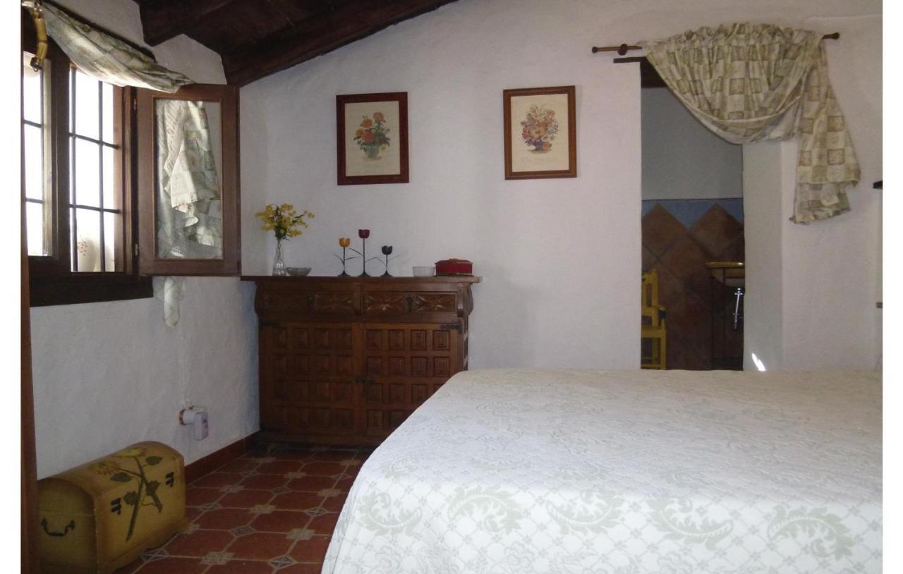 Beautiful Home In Totaln With 6 Bedrooms And Outdoor Swimming Pool Holiday home