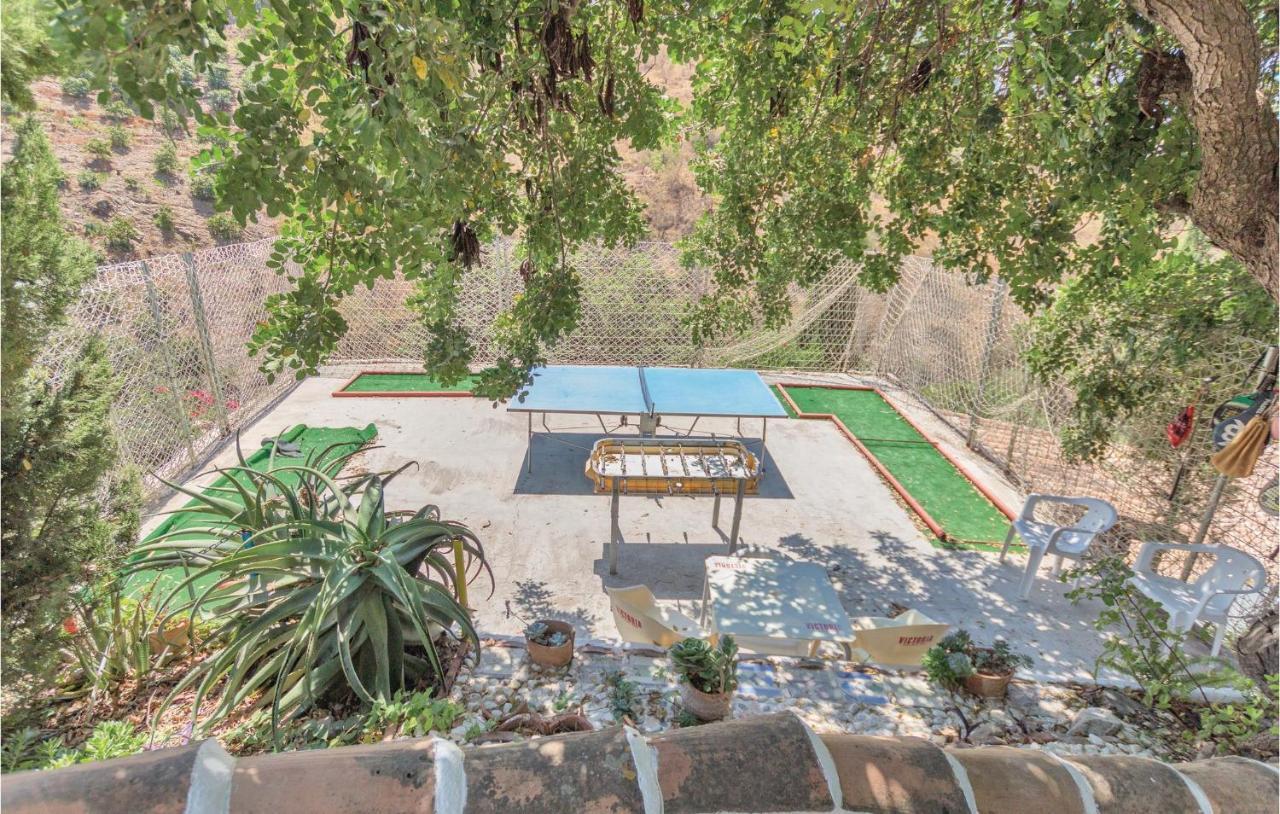 Beautiful Home In Totaln With 6 Bedrooms And Outdoor Swimming Pool Holiday home *