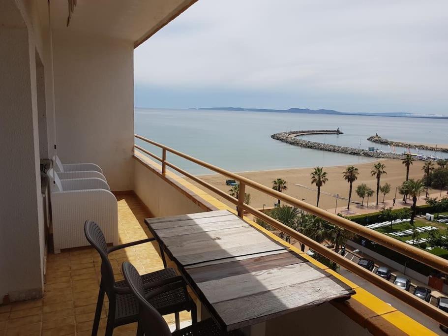 Beautiful In Front Of Beach, Pool, View Apartment Roses