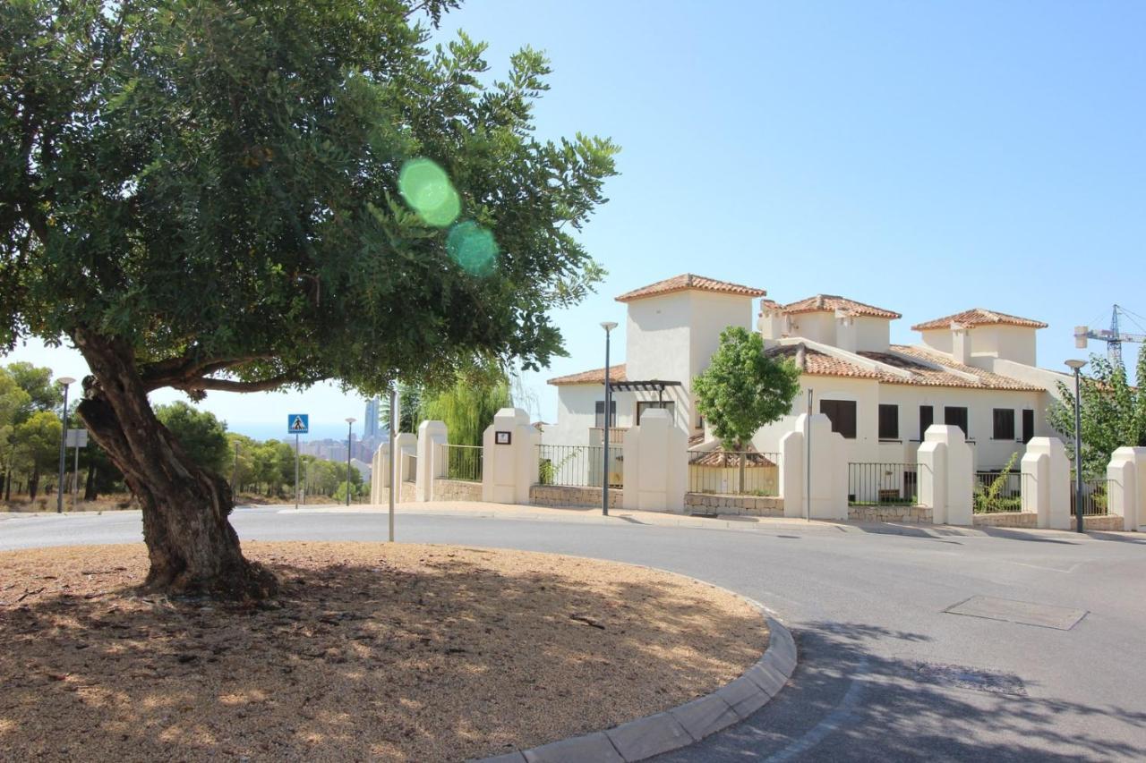 Adosado De Estilo Mediterraneo, Con Jardin Y Vistas Finestrat
