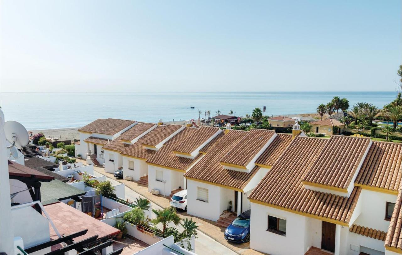 Lovely In With Outdoor Swimming Pool Сasa de vacaciones *