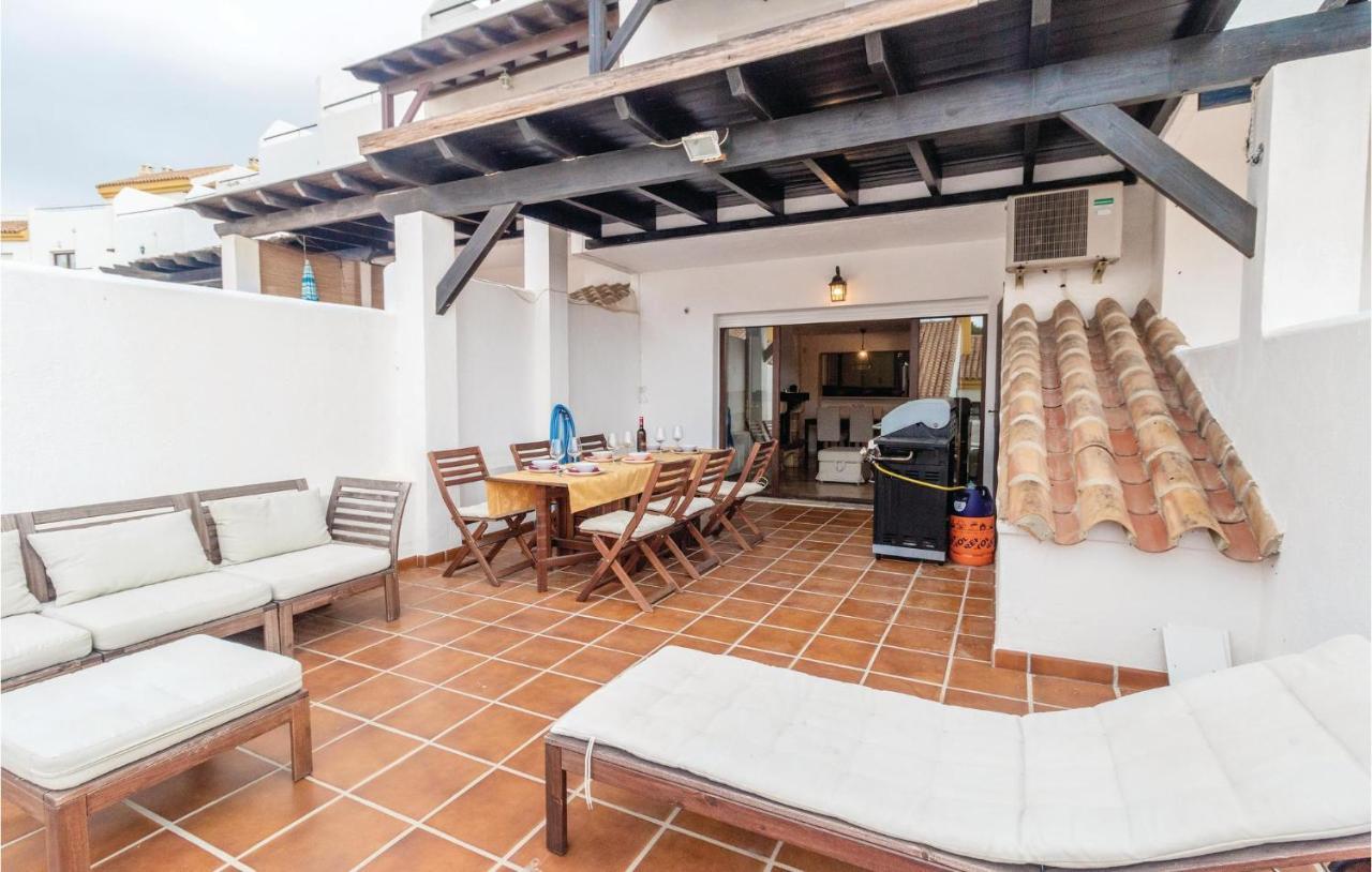 Сasa de vacaciones Lovely In With Outdoor Swimming Pool