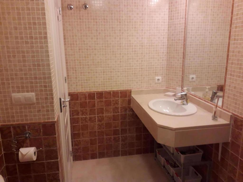 Duquesa Fairways, A Spacious With Fabulous Views And Facilities Apartment Manilva