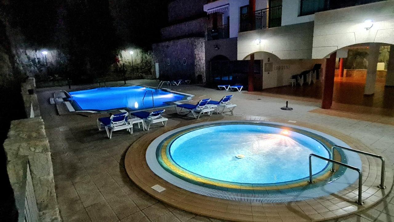 Seaside Haven: Deluxe Seaview With Heated Pools Apartment