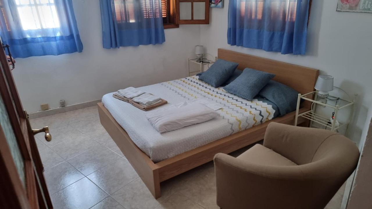 La Palmera1 Casa Al Primer Piso Con 2 - Two Bedroom House On The First Floor --- La Palmera 2 Casa En Planta Baja Con 1 Dormitorio, One Bedroom House On The Ground Floor Сasa de vacaciones *