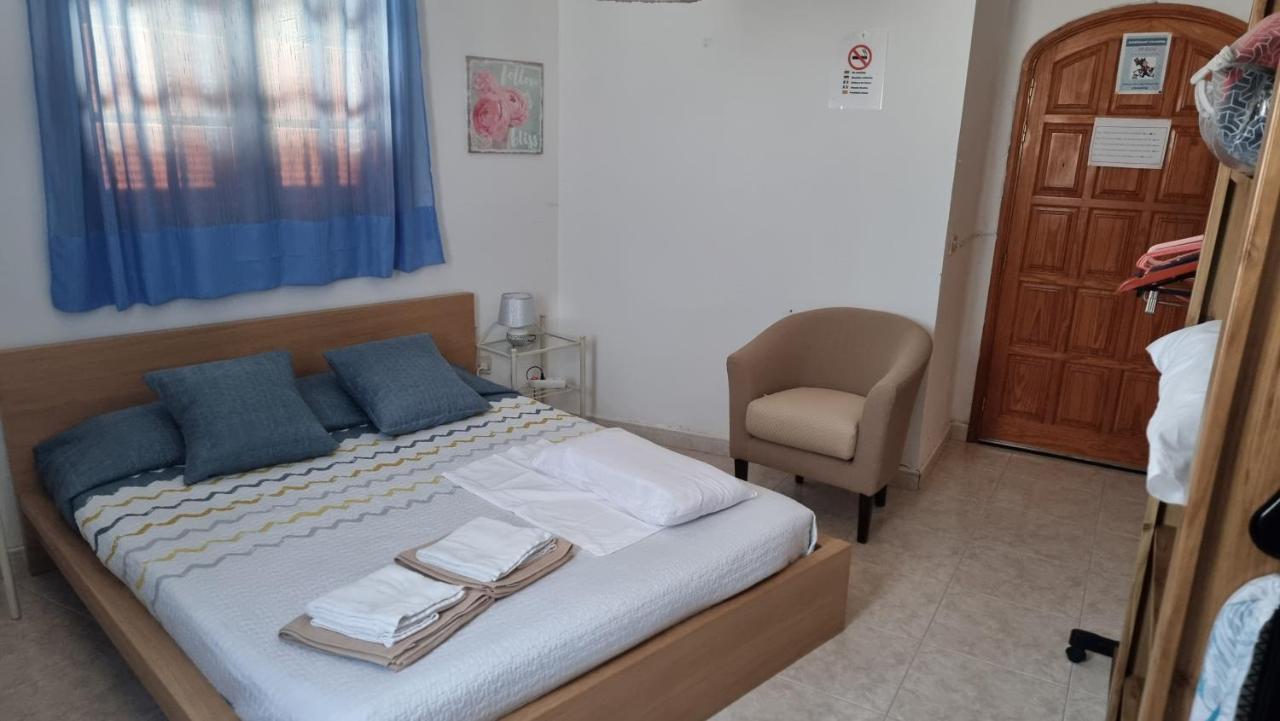 La Palmera1 Casa Al Primer Piso Con 2 - Two Bedroom House On The First Floor --- La Palmera 2 Casa En Planta Baja Con 1 Dormitorio, One Bedroom House On The Ground Floor * Agaete (Gran Canaria)