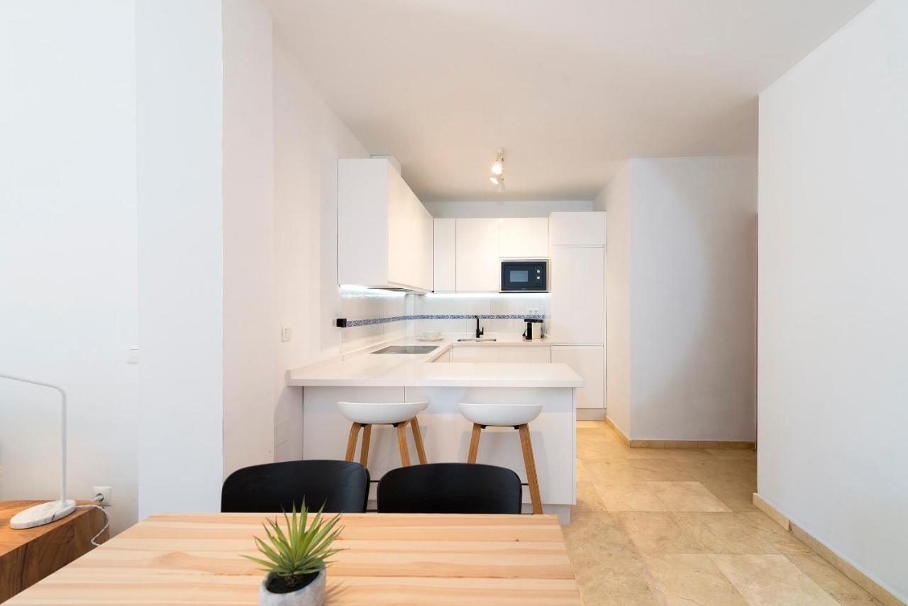 Orange Square Apartment *
