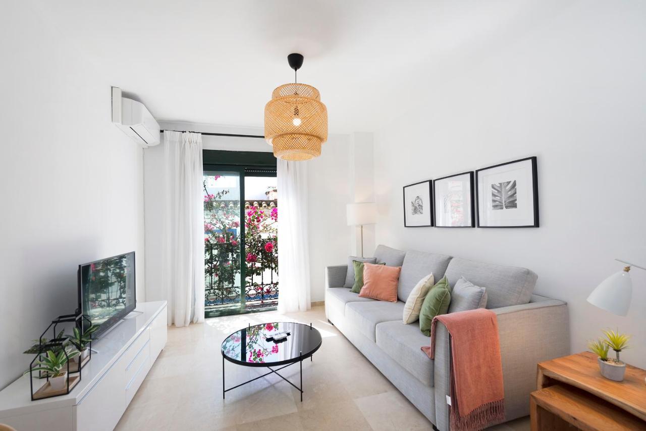 Orange Square Apartment