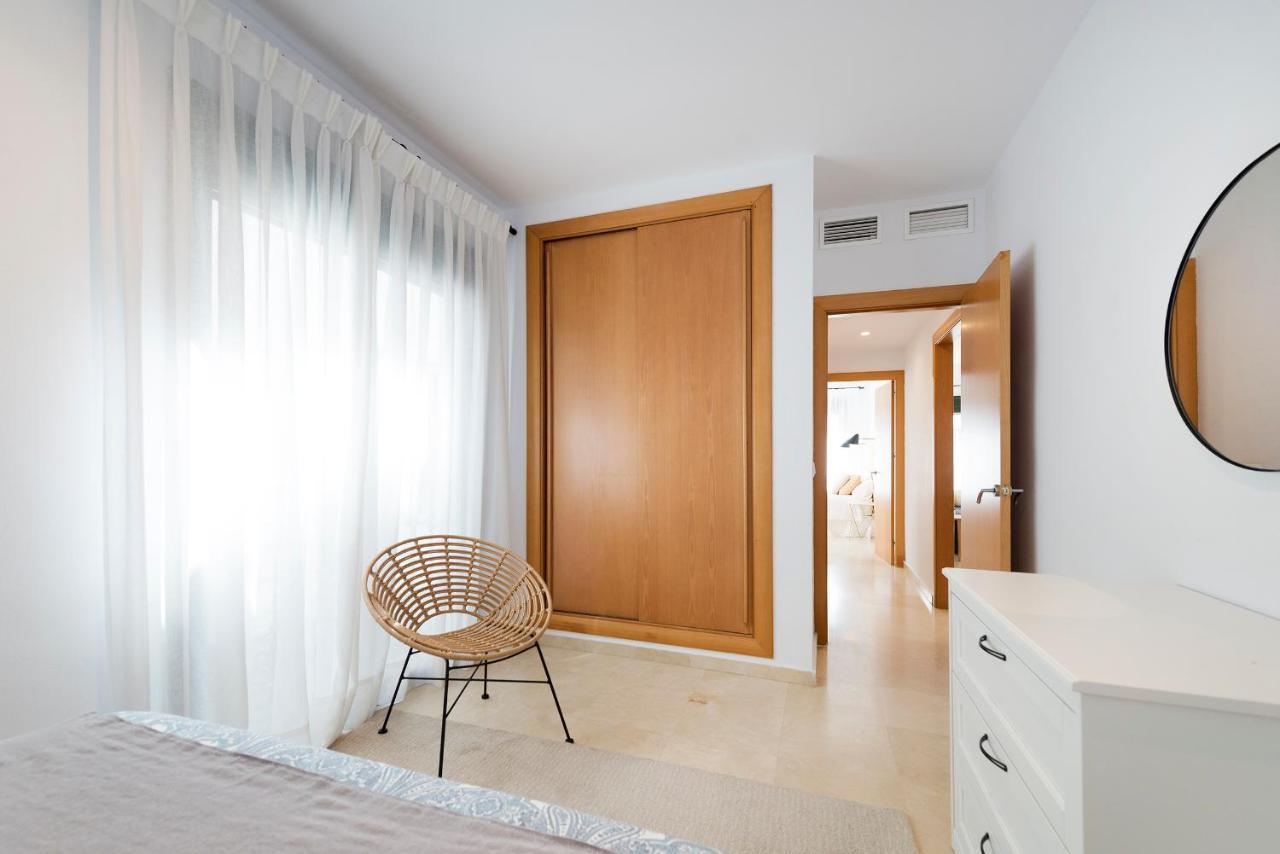 Orange Square Apartment *