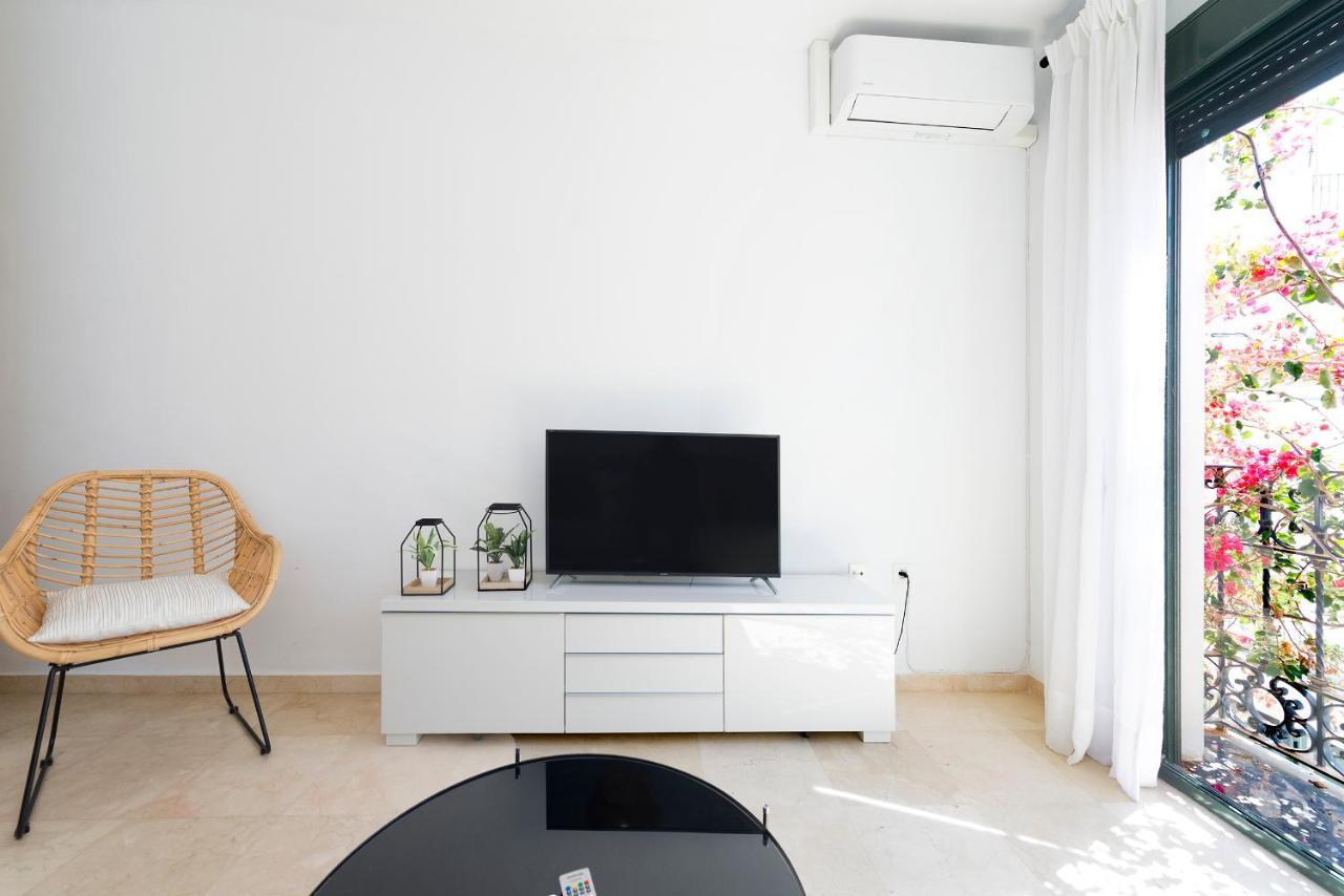 Orange Square Apartment *