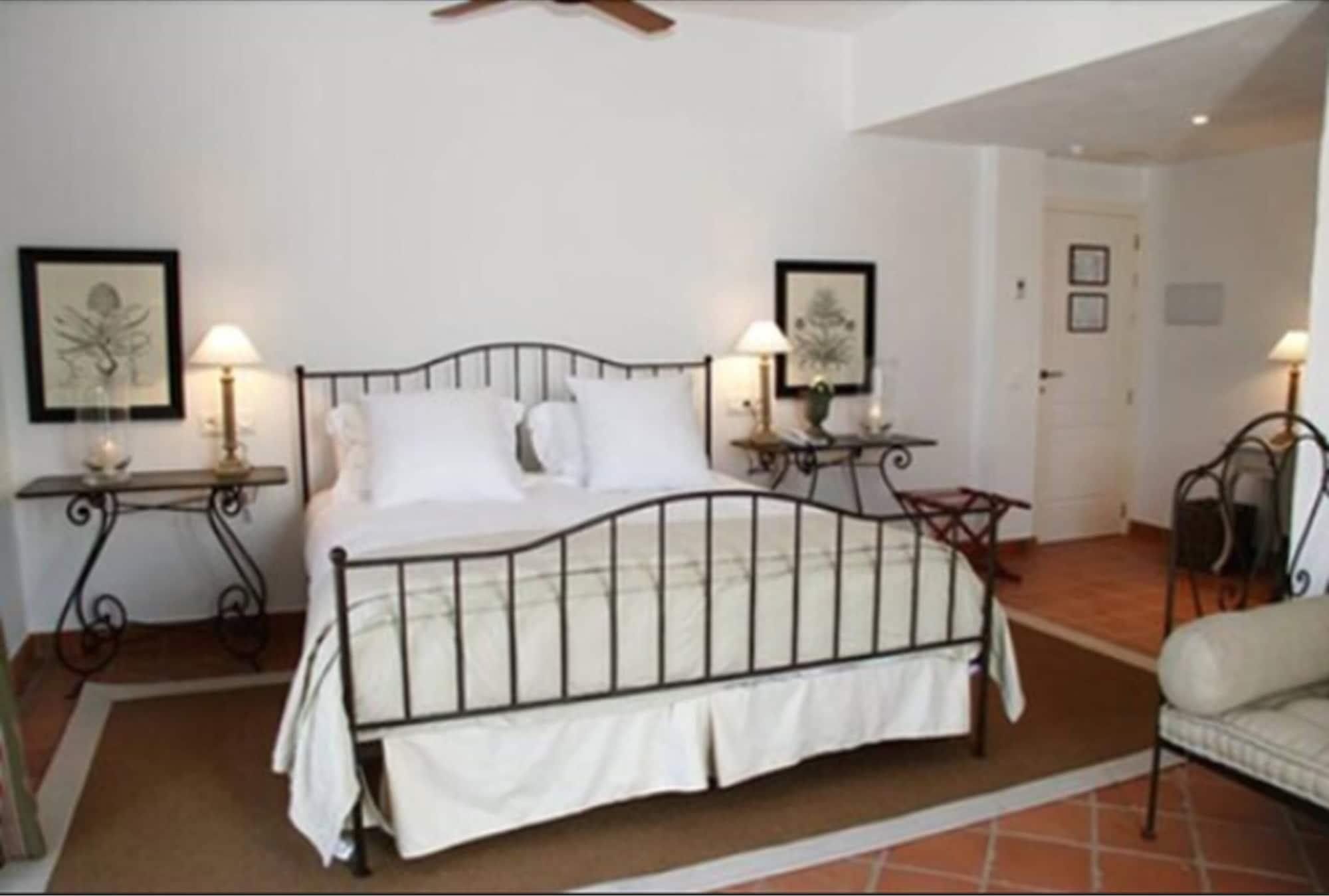 B Bou Cortijo Bravo Hotel 4*