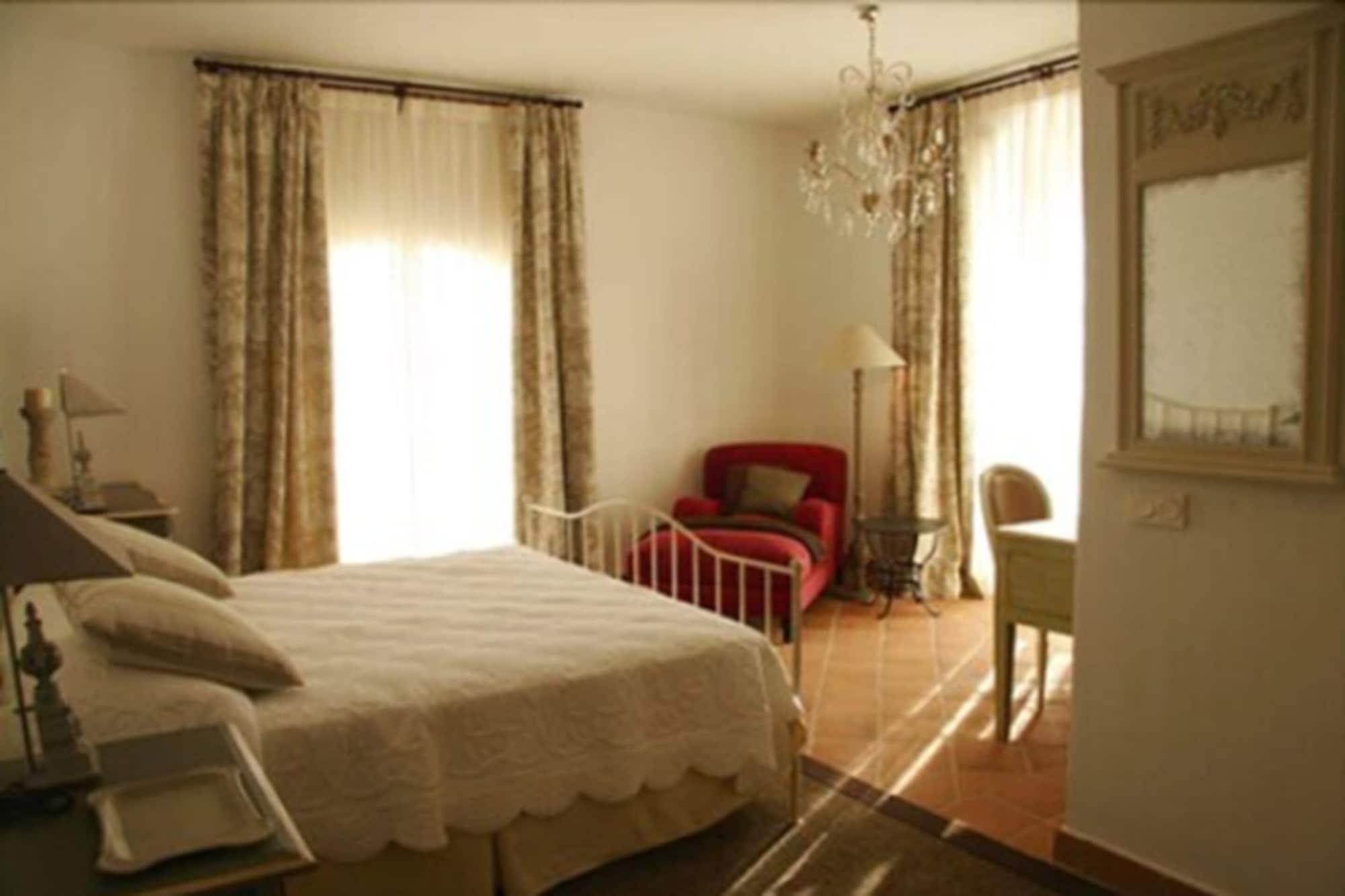 B Bou Cortijo Bravo Hotel
