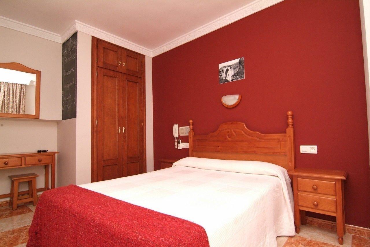 Hotel Virgen De Reyes